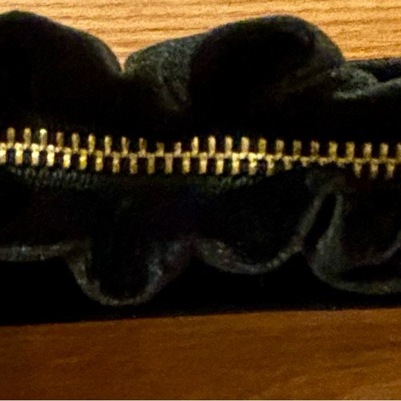 NWOT Kate Spade Velvet Clutch Could be cosmetic bag Ruffles Gold hardware NEW - Picture 15 of 16